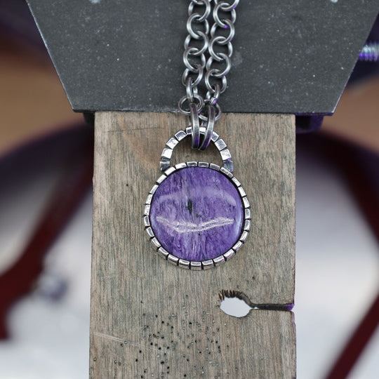  Courtesy of Pepetool, this photo features the clever use of a catellated bail. 