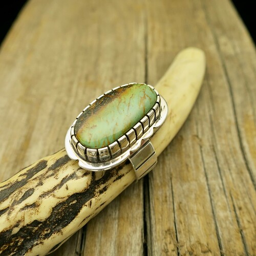  Bruce Hershberger created this beatiful ring. Also note the detail on the band! 