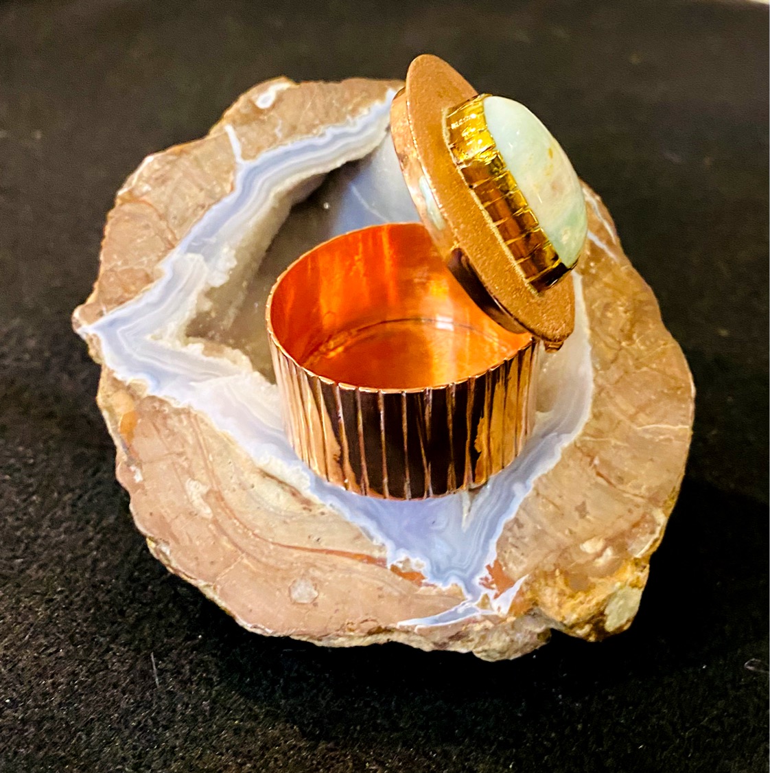  This project highlights BezelEase's ability to deal with wide bezel materials. 